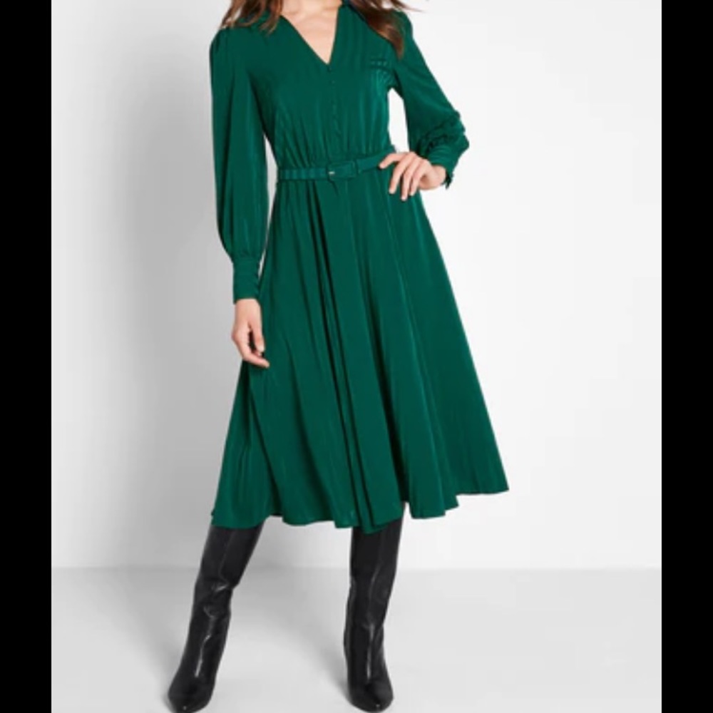 MODCLOTH Classy Announcement size 8 long sleeve green dress